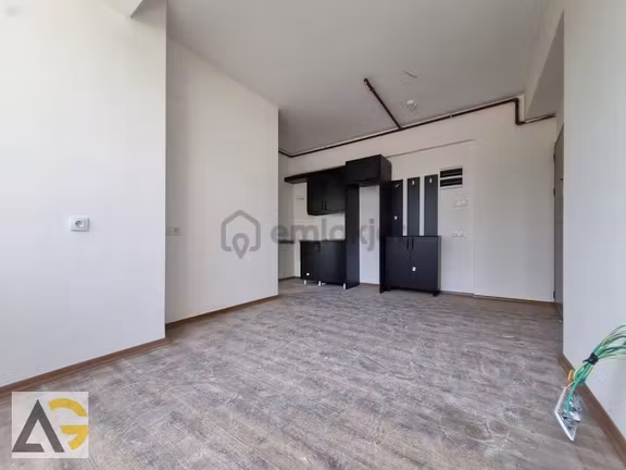 Auradan Mezitli Kaymakamlığa 100 Metre Mesafe Kiralık 1+1 Daire 1