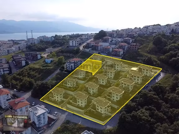 İlerin Gayrimenkul'den Yeşil Koru'da Manzaralı 7+1 Satılık Villa 2
