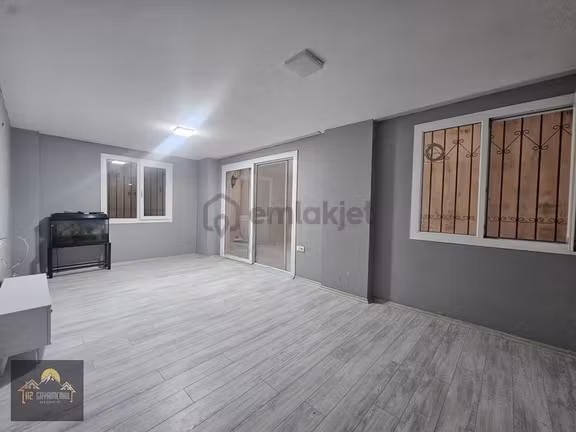 Kuşadası Salı Pazarı Mevkiinde Kiralık 2+1 Zemin Kat Daire 2