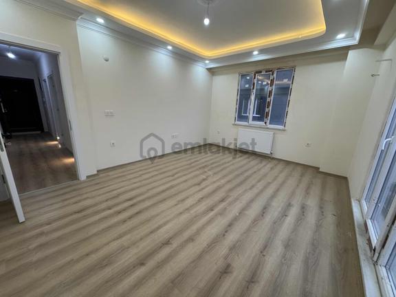 Havalimanı Güzargahında Kiralık 2+1 Sıfır Arakat Daire Sitede 2