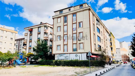 Silivri'de Sahile Ve Okula Yakın 2+1 Kiralık 105 M² Ferah Daire 1