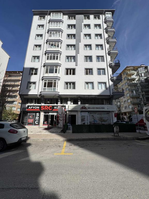Adfyonkarahisar Merkez Karaman Önü Açık Arakat 3+1 Kiralık Daire 2