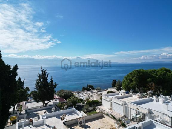Kuşadası’nda Deniz Manzaralı, Plajlı Sitede Satılık 2+1 Yazlık! 2