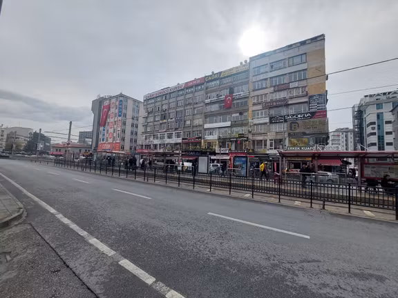 Düvenönü Tranvay Durağında Yakın Kiralık Dükkan 1