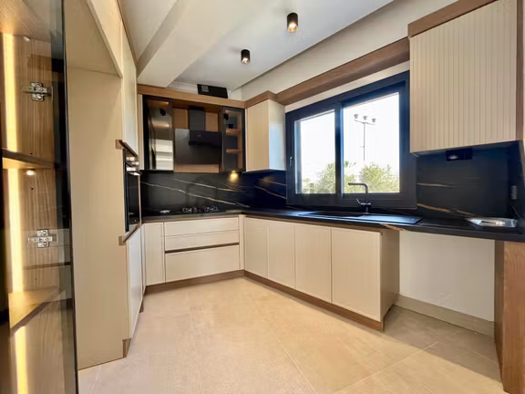 ꧁ay Emlaktan꧂avcılar Fener'de Denize 200 Metre Satılık 2+1 Otoparklı Özel Bahçeli Lüks Daire 2