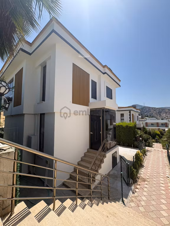 Keçiliköy Mah. Villalar Bölgesinde 4+1 Full Lüx Geniş Boş Villa 1