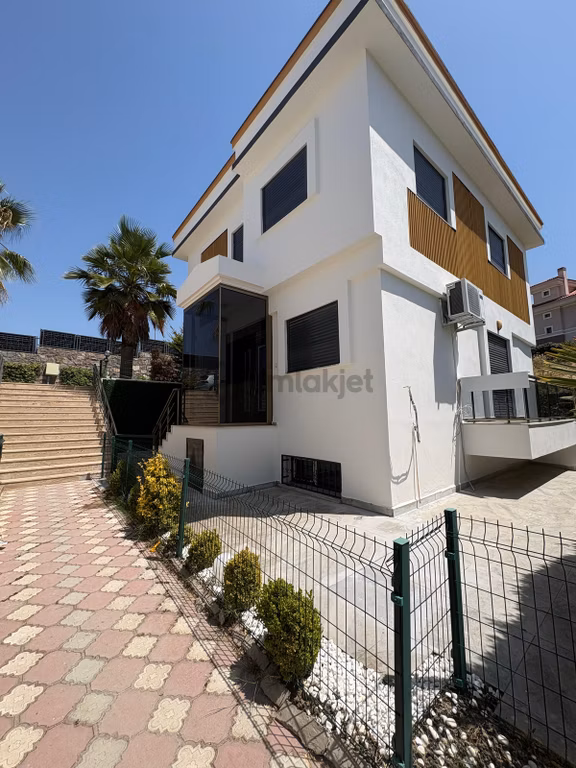 Keçiliköy Mah. Villalar Bölgesinde 4+1 Full Lüx Geniş Boş Villa 2