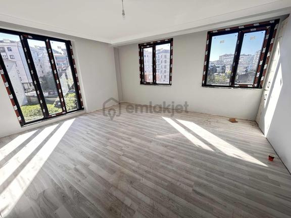 Sultanbeyli Orhangazi Mahallesi Kiralık 3+1 Ara Kat Daire 1