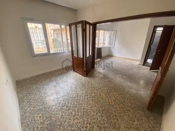 Karabağlar Mahallesi’nde Uygun Fiyatlı Kiralık 2+1 Ara Kat Daire 1