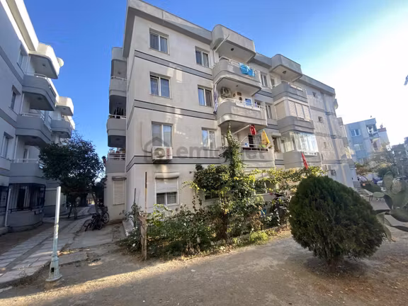 Seferihisar Hıdırlık'ta Arakat Geniş 3+1 Satılık Daire 1