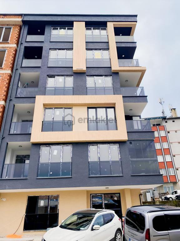 Güzelyalı Mahallesinde Asansörlü 4. Katta Kiralık 2+1 Daire 1