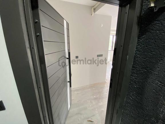 Güzelyalı Mahallesinde Asansörlü 4. Katta Kiralık 2+1 Daire 2