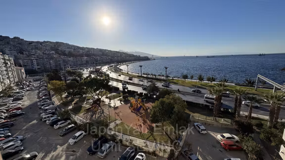 Karataşta Polis Evi Yanında 3 Cepheli Otoparklı Kiralık Yalı Dairesi 1