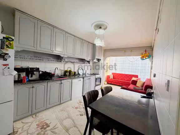 Lozan Caddesinde 165m2 Genişlikte İçi Komple Yenilenmiş Dairee 1