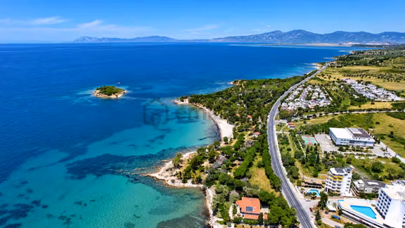 Didim Mavişehir'de Denize 300 Metre, Havuzlu Sitede 2+1 Eşyalı Daire 1