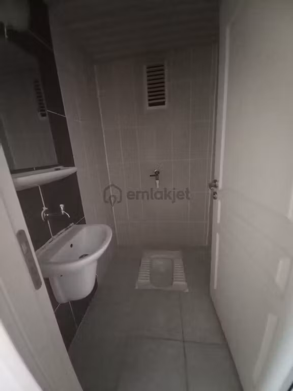 Adana Seyhan İsmetpaşa Mahallesi Kıyıboyu Tokilerde Kiralık 2+1 Boş Daire 2