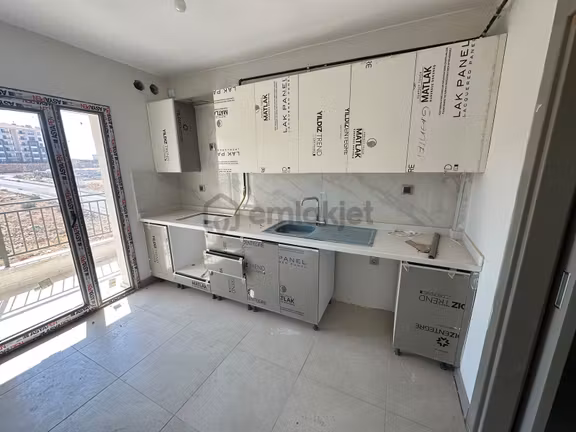 Güneyşehir Toki 2.etap 2.bölgede Kiralık 3+1 Ara Kat Daire 1