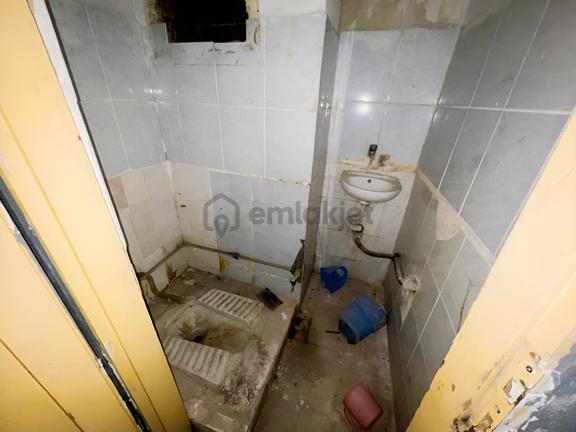 Parisadan Batı Çıkışı Yakını 200m Bahçeli Kiralık Dükkan 2
