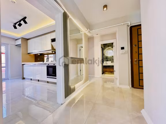 Ulukan'dn Cadde Üzerinde Fransız Cam Balkon Ve Asansörlü 3+1 !!! 1