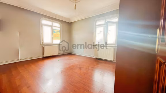 Torunlar Emlak'tan 100.yıl Mah Merkezi Konumda 3+1 Kiralık Daire 1