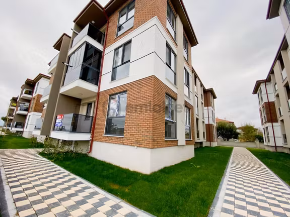 Dağdibinde Site İçerisinde Sıfır Yapım, Yerden Isıtmalı Kiralık 2