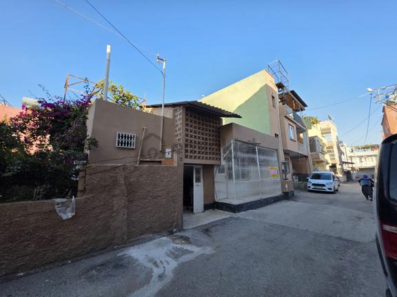 Levent Mahallesinde Satılık Ev Ve Arsa Yan Yana Satılık 1