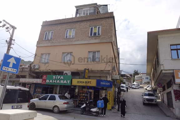 Novis Emlak - Menderes Caddesi'nde 2+1 Satılık Daire 1