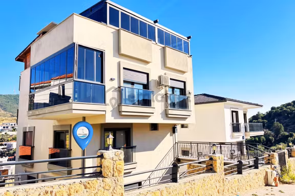 Yeni Foça'da Geniş Bahçeli 2+1 Ters Dubleks Kiralık Daire 1