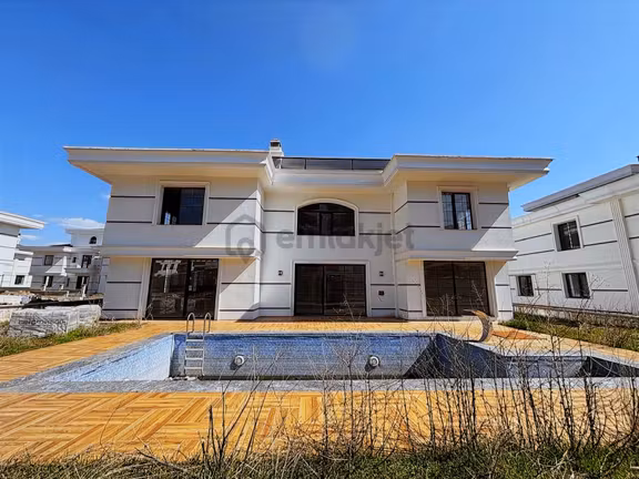 Rotasyon'dan Aras Arya Villalarında Satılık 6+1 Tripleks Villa 1