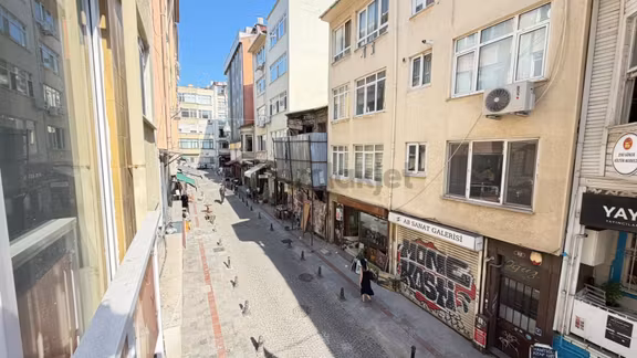 Kadıköy Caferağa Mahallesin'de Kiralık 2+1 Yenilenmiş Daire 1