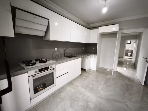 1: Başiskele Serdar Mahallesinde Sıfır Lüks 2+1 Ara Kat Kiralık Daire 1