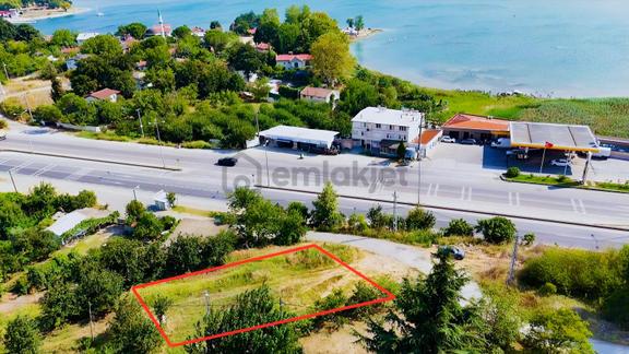 Aşagıdereköyde Sapanca Gölü Manzaralı Tarla 1