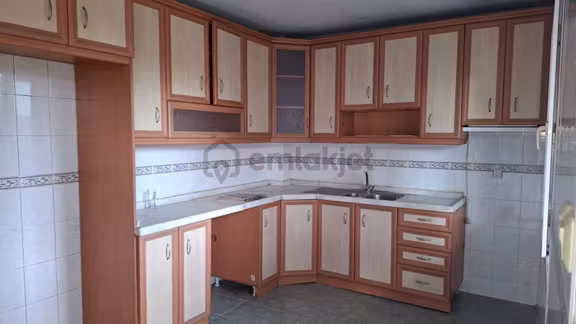 3+1 Yeşilyurtta Gülek Camii Baraj Yolu Yakını 16500 Tl Büyük Balkonlu.. Kat 2 2
