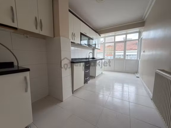 Kariyer'den Etlik Merkezde Katta Full Yapılı Geniş 3+1 Kiralık Daire 1