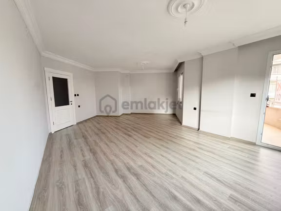 Han Emlaktan Yeni Mahde D.gazlı, Havuzlu Sitede Kiralık 3+1 2