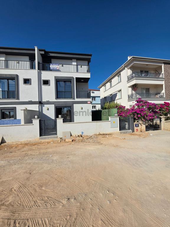 Didim Hisar'da Önü Kapanmaz Konumda Kat Mülkiyetli 3+1 Lüks Villa! 1