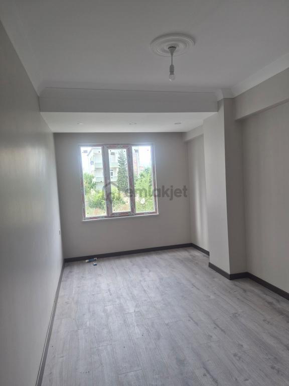 Saray Ayaspaşa Mahallesi'nde Geniş Balkonlu Kiralık Daire 2