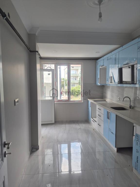 Saray Ayaspaşa Mahallesi'nde Geniş Balkonlu Kiralık Daire 1