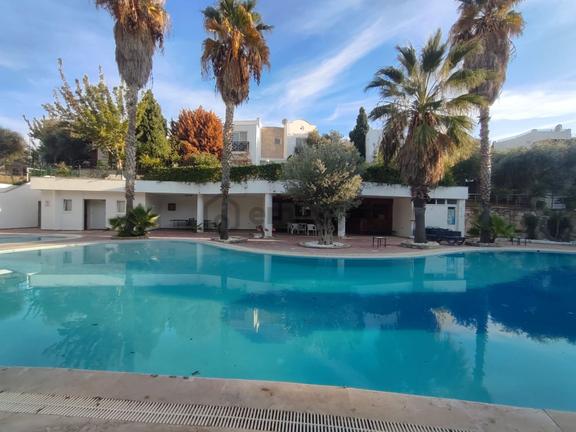Kuşadası Kadınlar Denizinde Nezihbir Sitede 3+1 Köşe Konum Villa 1