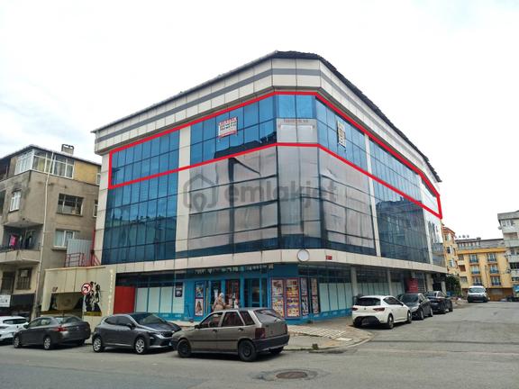 Pendik Esenyalı 'da Merkezi Lokasyonda 600 M2 Kiralık Dükkan 1