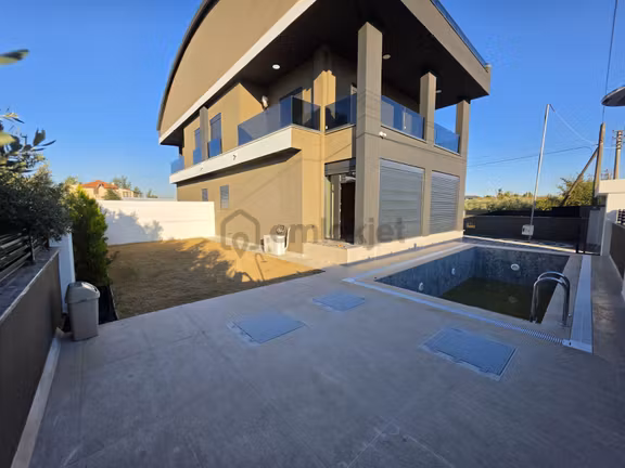 Döşemealtı Orta Mahallesinde 4 Katlı 4+1 Havuzlu Fourlex Villa 2