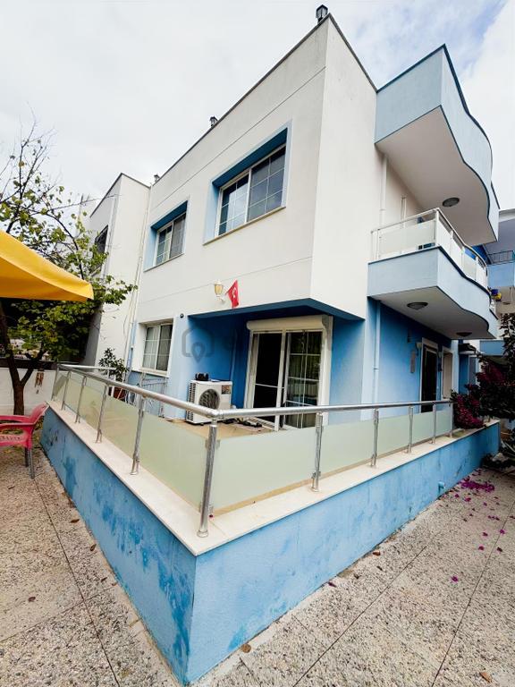 Yenifoça'da Denize 150 Mt Mesafede Satılık 3+1 Teraslı Dubleks 1
