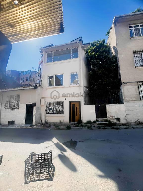 Kocamustafapaşa Samatyada 3 Katlı Bina 1