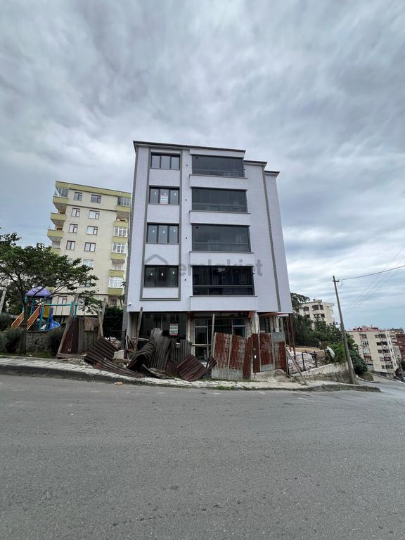 Trabzon Beşirlide Anayola Yakın Yüksek Konumda Bahçeli 85 M2 Dükkan 1