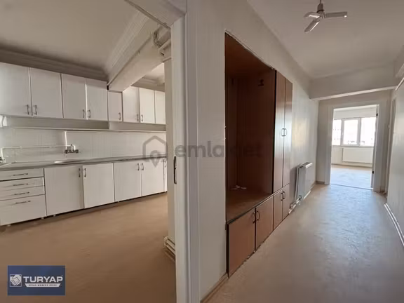 Turyap Sivas'tan İstasyon Caddesinde Kiralık 2+1 Daire 2