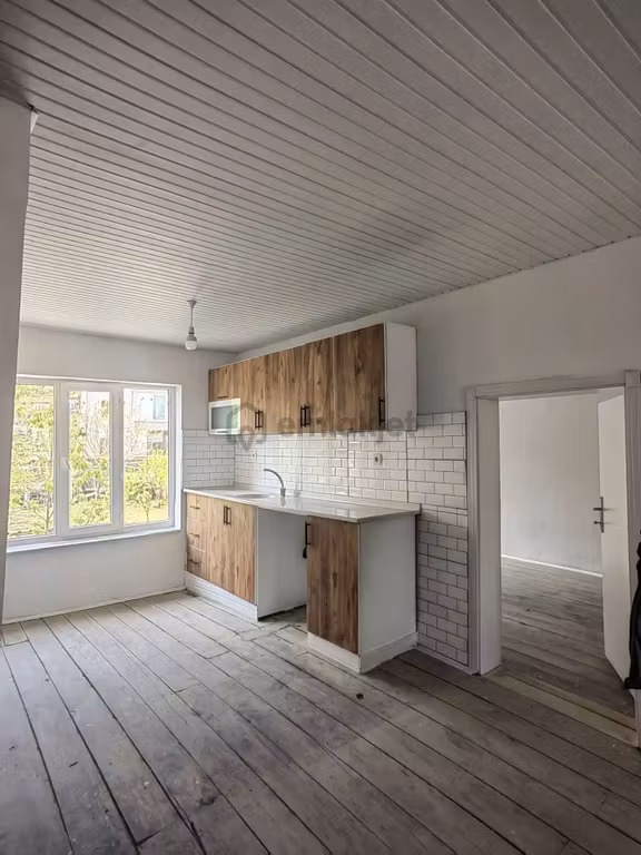 Nasreddinden Kızılcada Kiralık Bakımlı Müstakil Sobalı Ev 1