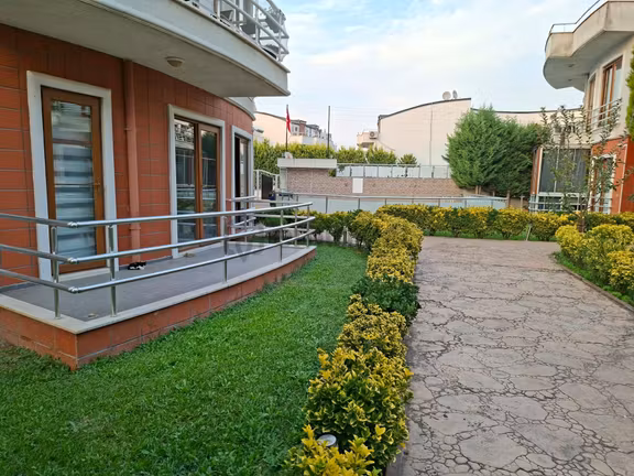 Kartepe Dumlupınar'da Havuzlu Sitede Kiralık Eşyalı 2+1 2
