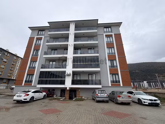 Zirve Emlak Satıyor Yarenler Kapalı Pazar Karşısı 3+1 155m2 4.kat Daire Kaçmaz 1