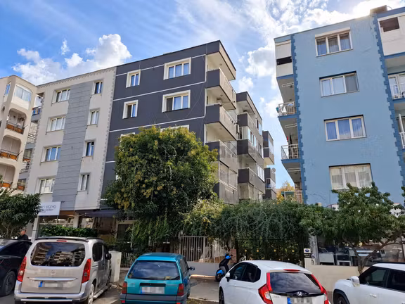 Buca Menderes Mahallesi Merkezi Konumda Satılık 3+1 Daire 1