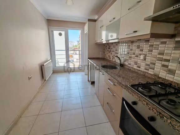 Menemen Cumhuriyet Mahallesi'nde 2+1 Ara Kat Kiralık Daire 2